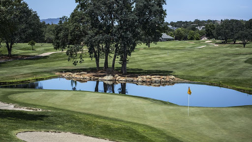 Man found dead in Dallas golf course pond